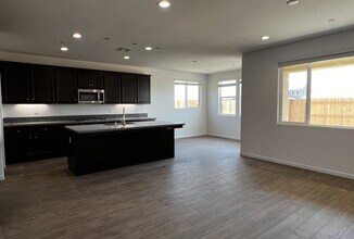 2491 Muscat Court in Hanford, CA - Building Photo - Building Photo