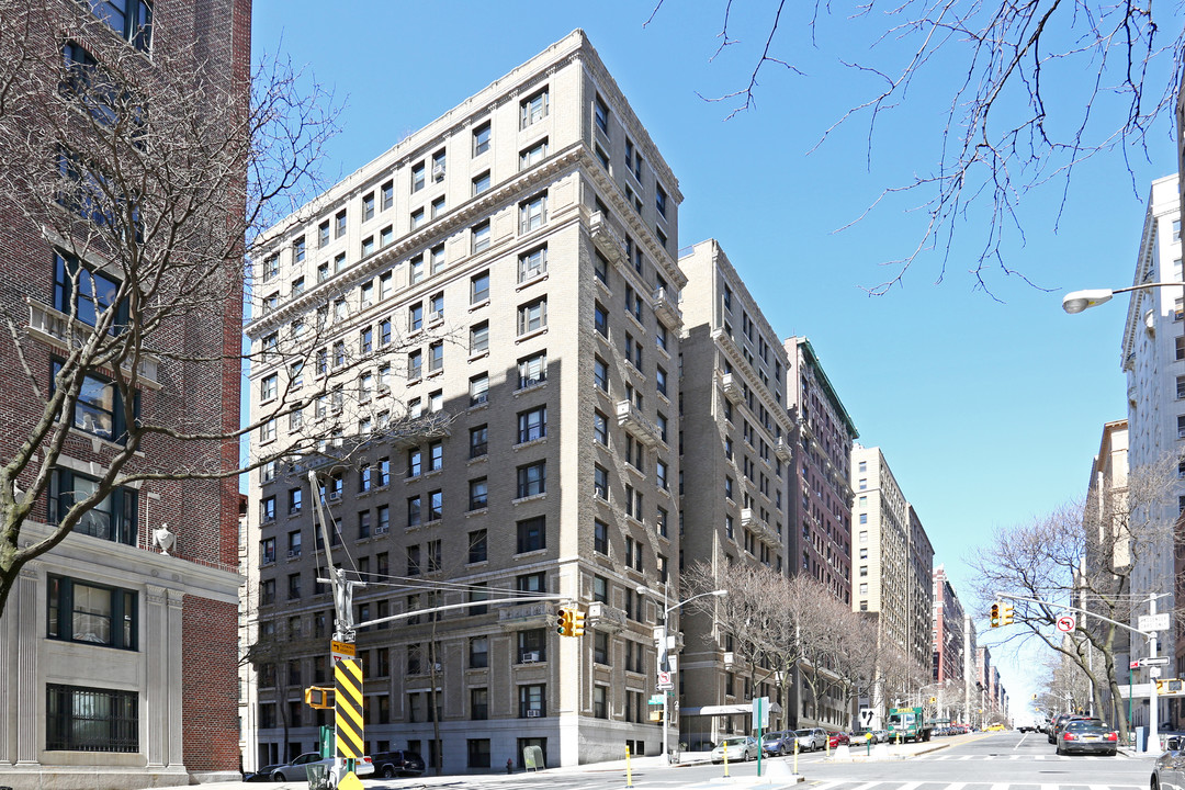 771 W End Ave in New York, NY - Building Photo