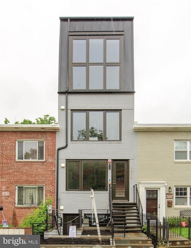 property at 1515 K St SE