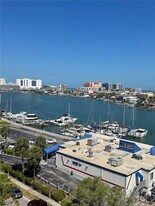 851 Bayway Blvd in Clearwater, FL - Building Photo