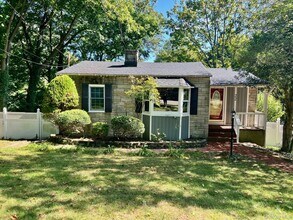 22 Bayberry Ln in Northport, NY - Building Photo - Building Photo