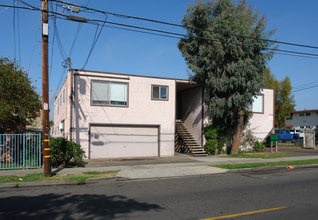 Grant Apartments in Oceanside, CA - Building Photo - Building Photo