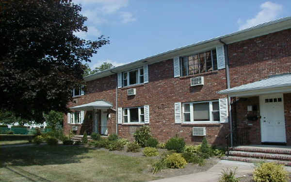 Carina Court in Springfield, NJ - Building Photo - Building Photo