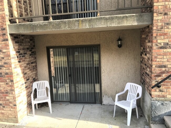 555 Main St, Unit 2 in Stoneham, MA - Foto de edificio - Building Photo