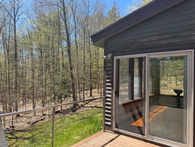 93 Warner Ln in Hartford, VT - Building Photo - Building Photo