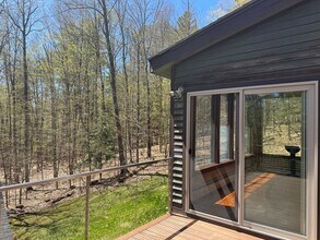 93 Warner Ln in Hartford, VT - Foto de edificio - Building Photo