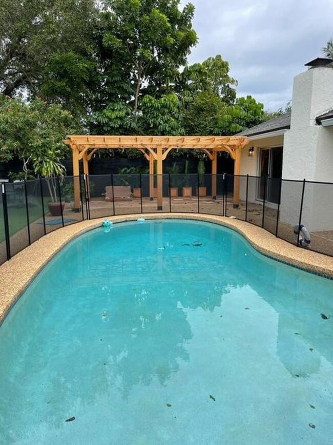 7360 San Sebastian Dr in Boca Raton, FL - Building Photo - Building Photo