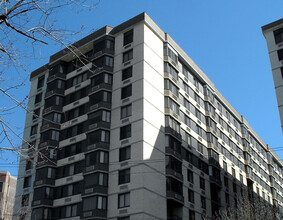 World Plaza North in Hackensack, NJ - Foto de edificio - Building Photo