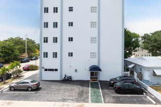 St. Francis Apartments in Hollywood, FL - Building Photo - Building Photo