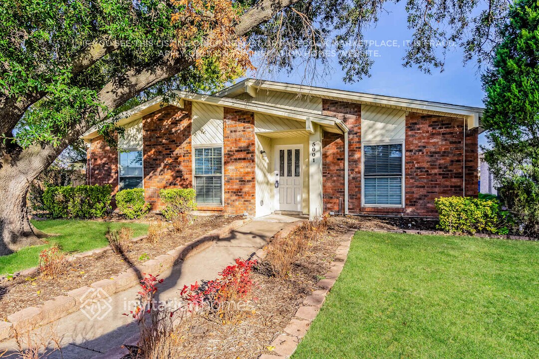 5001 Thompson Dr in The Colony, TX - Building Photo