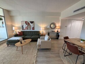 14 Lockwood Dr in Charleston, SC - Building Photo - Building Photo