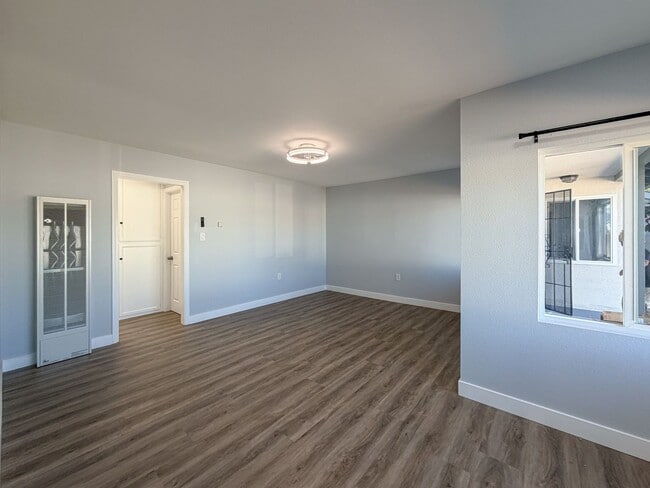 502-504 E Hemlock St in Oxnard, CA - Building Photo - Building Photo