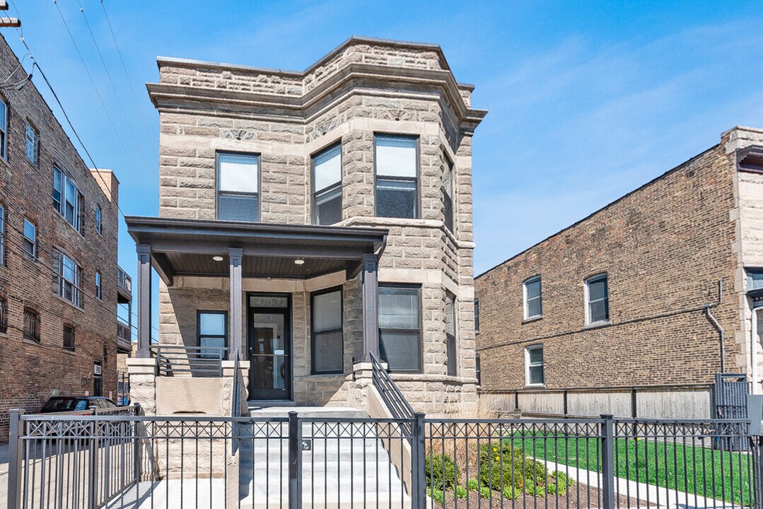 1470 W Summerdale Ave, Unit 2RE in Chicago, IL - Building Photo