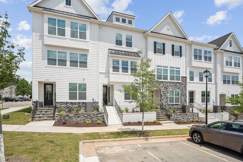 8528 Silsbee Dr in Raleigh, NC - Building Photo
