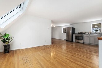 47 Lake St in Middleton, MA - Building Photo - Building Photo