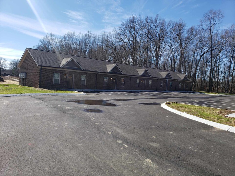 Falcon Crest Apartments in Manchester, TN - Building Photo