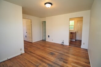 6923 NE Prescott St-Unit -6915 in Portland, OR - Building Photo - Building Photo