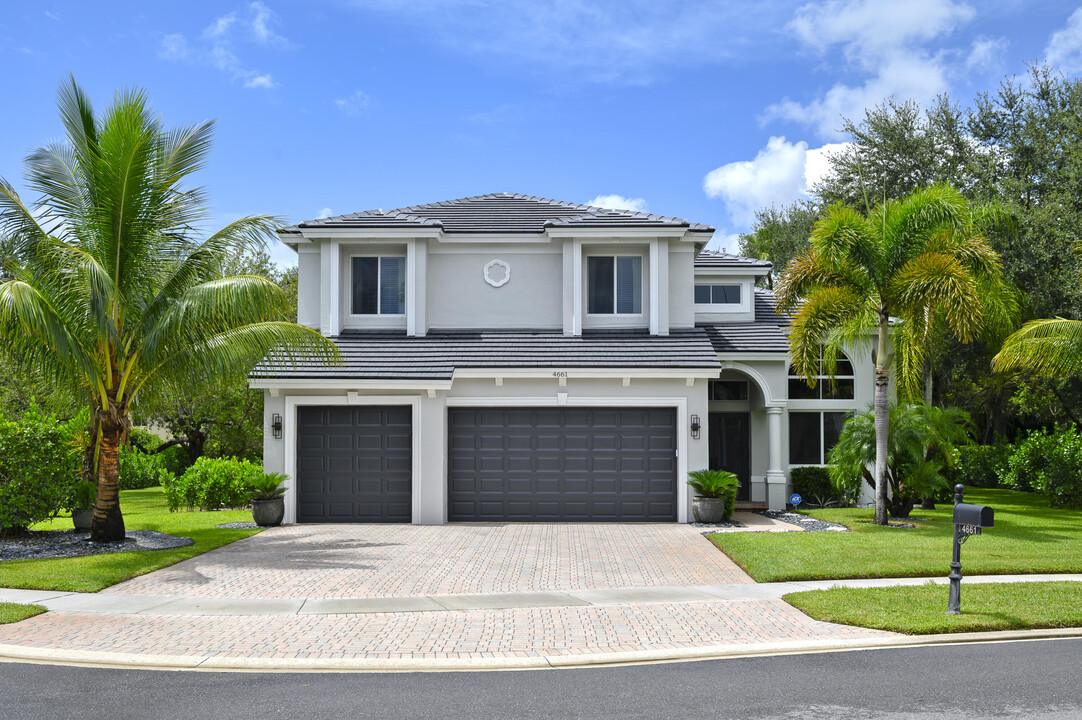 4661 Manderly Dr in Wellington, FL - Building Photo