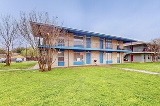 3024 Tudor Ln in Irving, TX - Building Photo - Building Photo