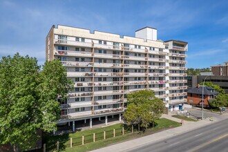 WINS - Hillhurst in Calgary, AB - Building Photo - Building Photo