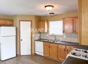1002 NE Deer Creek Rd in Grain Valley, MO - Building Photo - Building Photo
