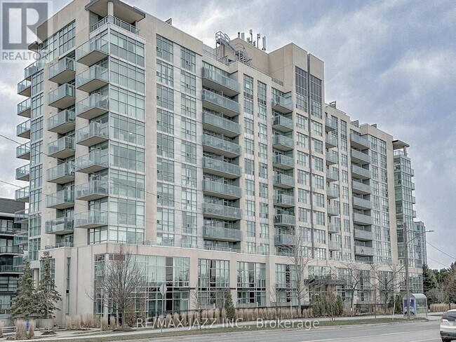 1600 Charles St in Whitby, ON - Building Photo - Building Photo