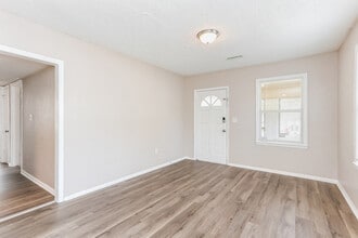 5360 Colonial Ave in Jacksonville, FL - Foto de edificio - Building Photo