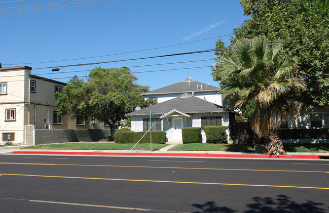 14305-14309 Magnolia Blvd in Van Nuys, CA - Building Photo - Building Photo