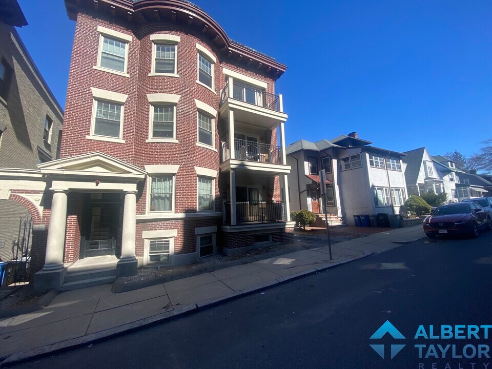 29 Commonwealth Ter, Unit 3 in Boston, MA - Building Photo