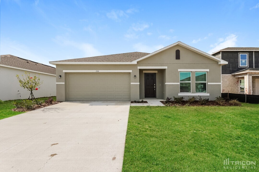 226 Amber Way in Kissimmee, FL - Building Photo