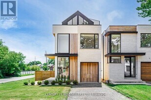 739 Ebony Ave in Mississauga, ON - Building Photo