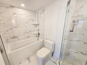 1077 River Rd, Unit 805 in Edgewater, NJ - Building Photo - Building Photo