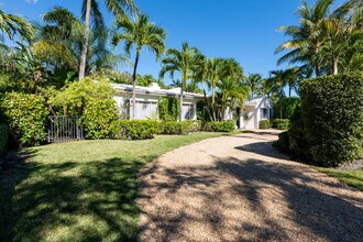 217 Debra Ln in Palm Beach, FL - Building Photo - Building Photo