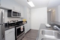 1BR, 1BA - 900 SF - Waverly Apartments in Los Angeles, California