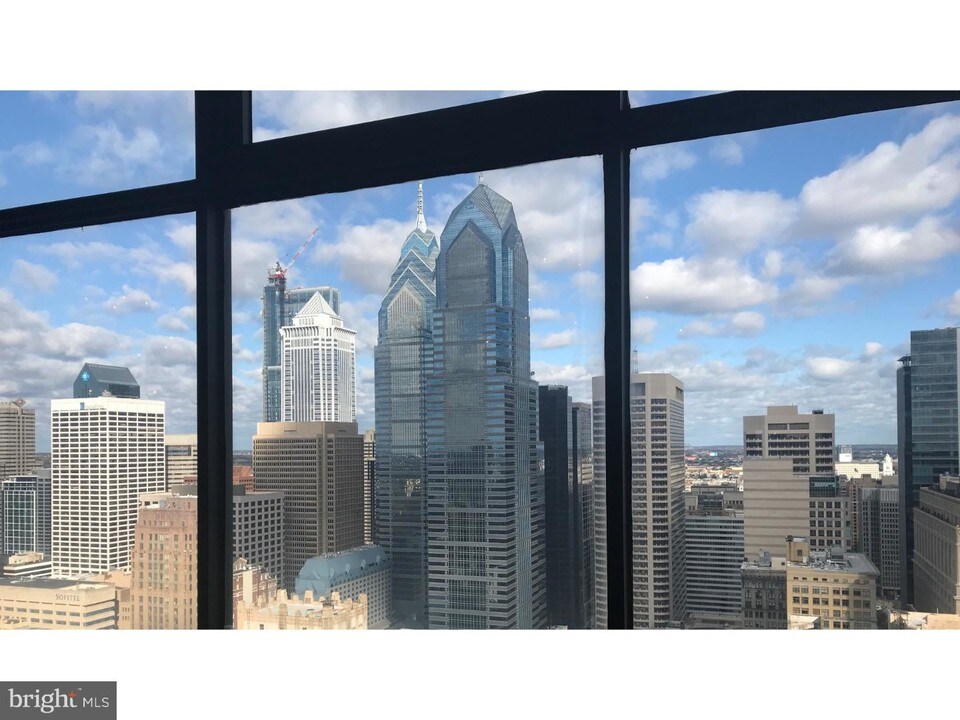 1500 Locust St-Unit -4302 in Philadelphia, PA - Building Photo