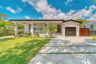 1940 SW 32nd Pl in Miami, FL - Building Photo