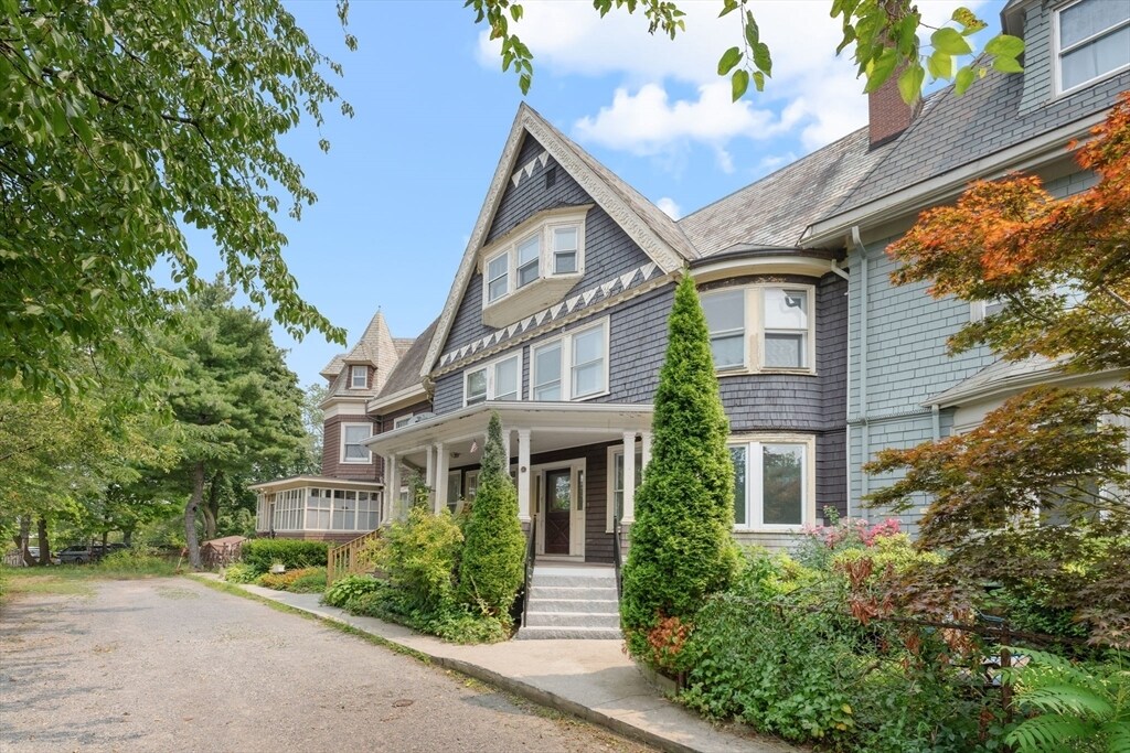 2 Westminster Terrace in Boston, MA - Building Photo