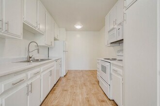 Natick Park South in Sherman Oaks, CA - Building Photo - Building Photo