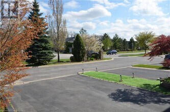 524 Stonehenge Dr in Hamilton, ON - Building Photo - Building Photo