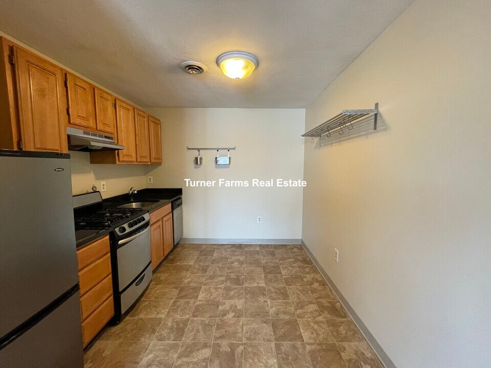 383 Dorchester Ave, Unit 385-C6 in Boston, MA - Building Photo