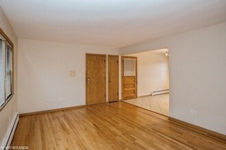 6855 N Olmsted Ave in Chicago, IL - Building Photo - Building Photo