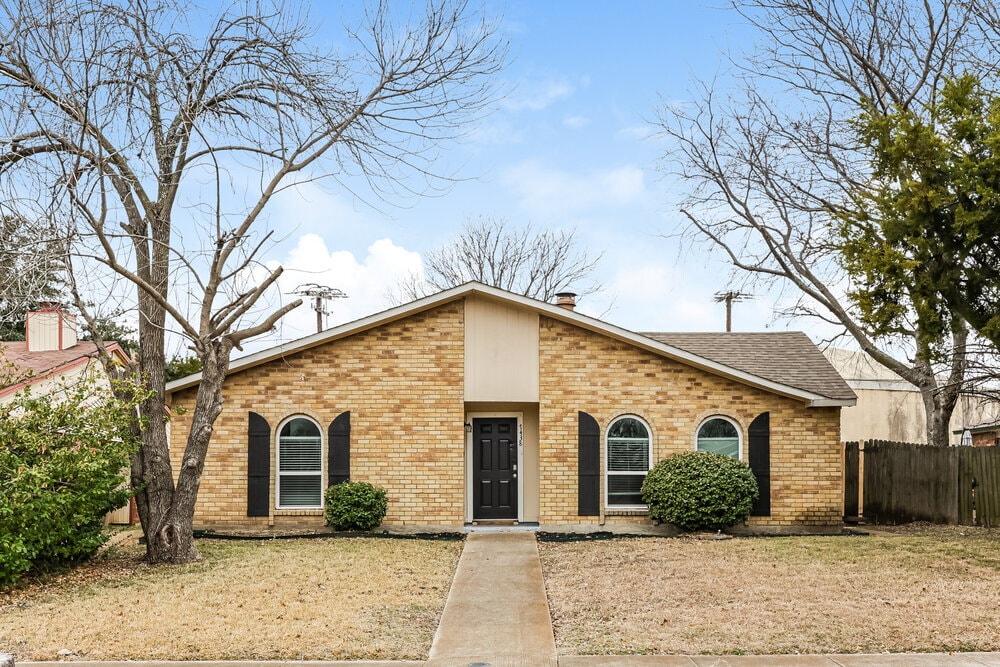 7438 Emory Oak Ln in Dallas, TX - Building Photo