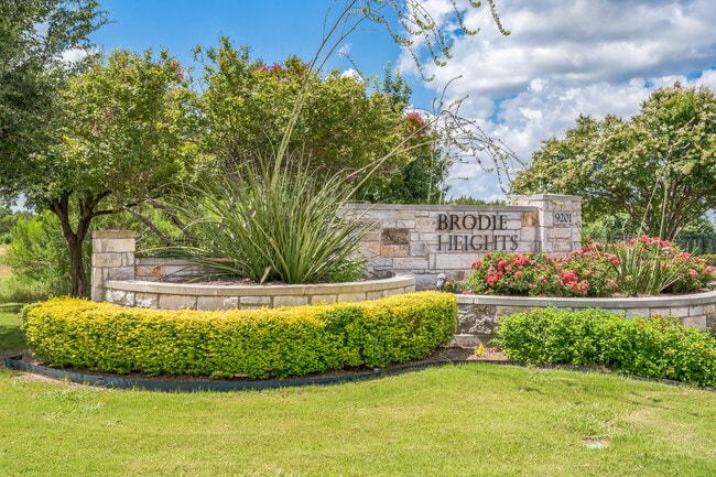 9201 Brodie Ln