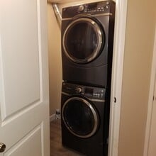 9917 Holly Dr in Everett, WA - Foto de edificio - Building Photo