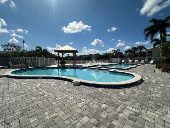 142 Santa Clara Dr in Naples, FL - Building Photo - Building Photo