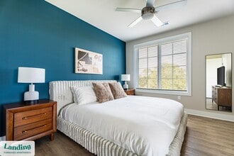 300 E Broad St, Unit 435 in Savannah, GA - Foto de edificio - Building Photo