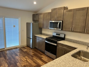 415 Stewart Ct in Wilmington, IL - Foto de edificio - Building Photo