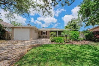 253 Park Cir S in Dunedin, FL - Building Photo - Building Photo