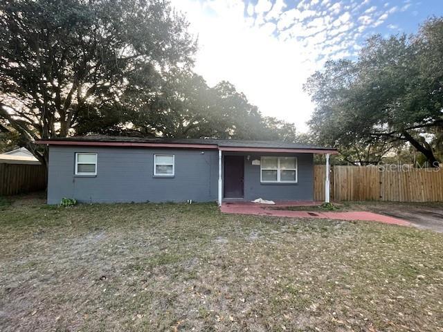 10608 N 52nd St in Tampa, FL - Building Photo