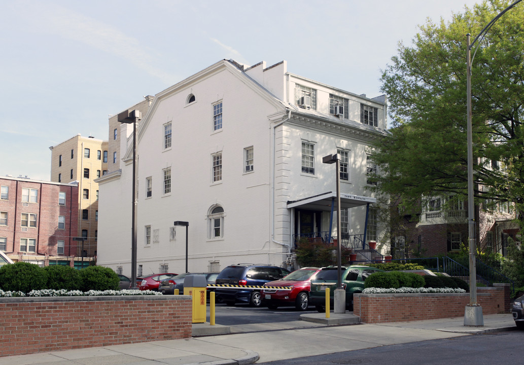 2009 Wyoming Ave NW in Washington, DC - Building Photo